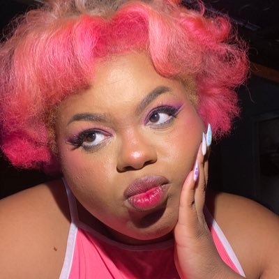 laurietc_'s profile picture. ✰ she/her ✰ BLM