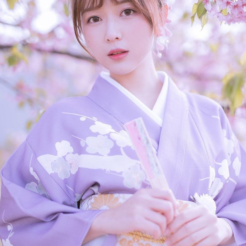 rosalindu16827's profile picture. 不能玩手機了，眼睛都不好了，打開支付寶我都看不到錢。