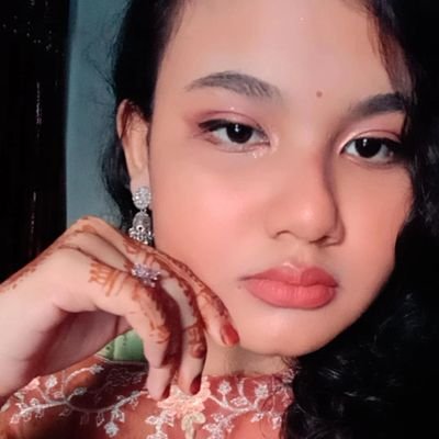 Meemjuum's profile picture. 🌙 Selenophile | Nature Enthusiast 🌿 | Living for the moody skies and quiet moments. ✨