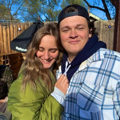 Shey_hilmer's profile picture. I’m an Aquarius, that should explain it ✨