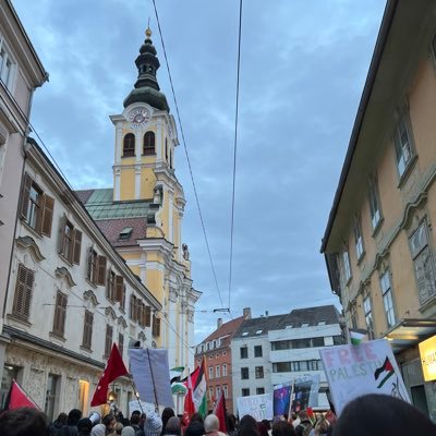 ahmarooff's profile picture. I create high-quality and easy to use products that help startups, agencies, and developers in Web UI/UX Design and development | Mobile UI/UX Design 🎨✏️🍉