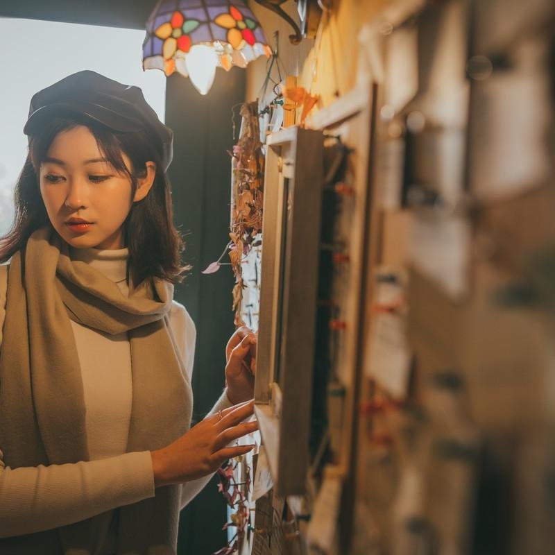 AdamsqTher12488's profile picture. 今天早上莫名其妙的說分手，原來你愛上了她，我的閨蜜。
