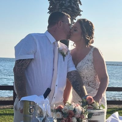 KaraJ1981's profile picture. 