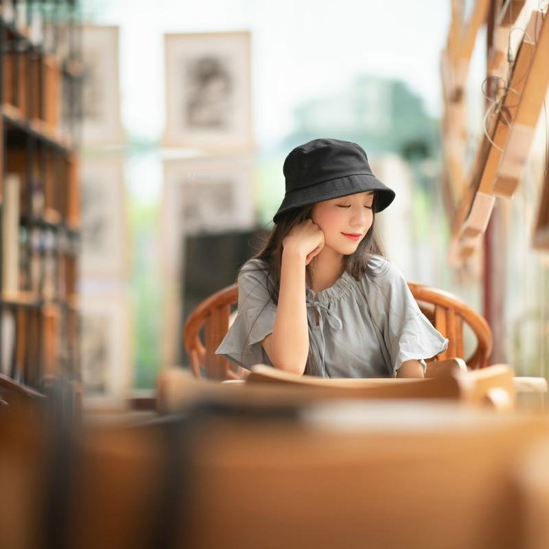 AdamsuDore1536's profile picture. 安全感和諧和幸福，這些東西一旦相加，或許看似愛情，也幾乎等於愛情。但它們終究不是愛情。