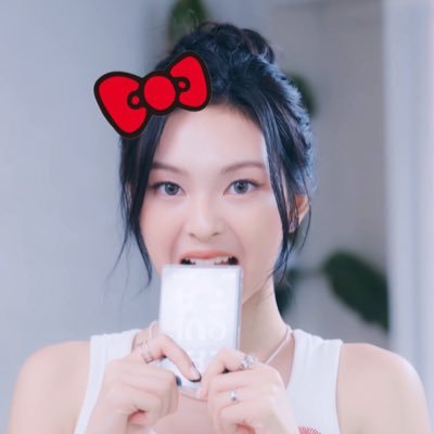 thanks god I found #CHIQUITA * 🐈⬛♡*🎀 ( fan account )