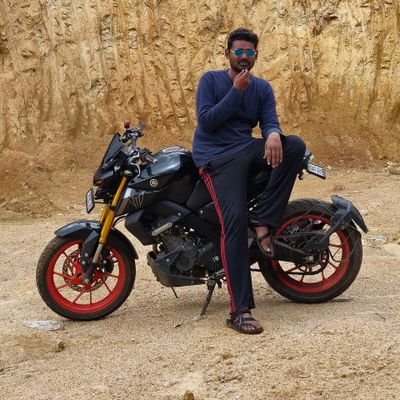 EesanPrabhu's profile picture. உலகின் ஆகச்சிறந்த போதை புத்தகம் .. அன்பென்று கொட்டு முரசே ... சாதாரணமானவன் ..விமர்சனத்திற்கு உட்பட்டவன் ... #communist