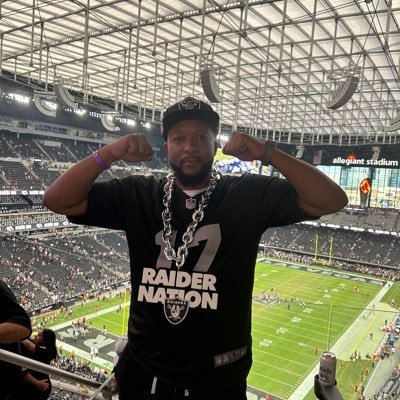 die hard Raiders and uga fan apart of black team broadcast for Raiders content and I have my YouTube channel raider tre 540 Melo fan and go terps in CBB