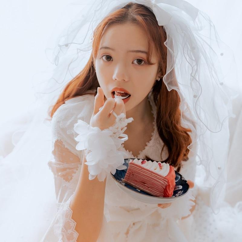 AGallacher83115's profile picture. 願老去之後，嘴角有個上揚的青春。