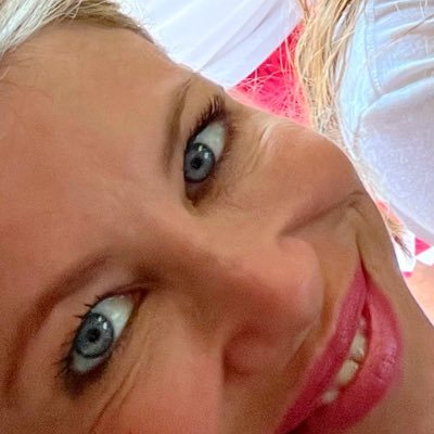 roseneiland's profile picture. Not here for followers. I will rarely post. I am a God loving Republican. Here to support Christians, God, family and America.