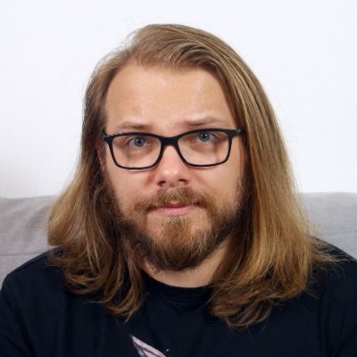 O filmach, grach i absurdach codzienności, niekoniecznie w takiej kolejności. Ten po prawej w @sfilmowani.