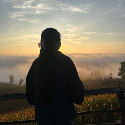 GiggyPootanwong's profile picture. Alone but comfortable. : 🌻☁️ ‘ )