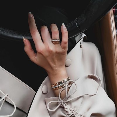 Ro2aal3reqe's profile picture. مُباركة، هانئـة، سعيدة، مُزهرة، وَ ذات حظٍ جميل 🌧️