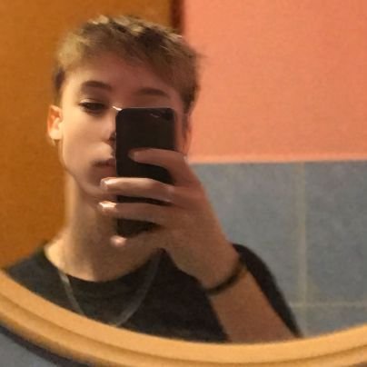 zqzenzo's profile picture. 15 👻