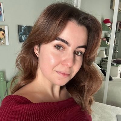 Modista, caracterizadora y maquilladora | Escritora de vez en cuando | Amante de Star Wars y de los gatos💜