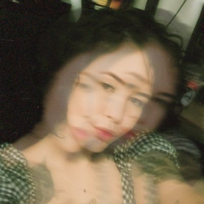 crlncs_'s profile picture. de vez em quando falo algo de futuro normalmente só reclamo e falo que tô com fome