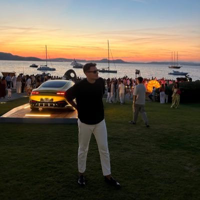 FFaaroo's profile picture. lilFaroo
AR