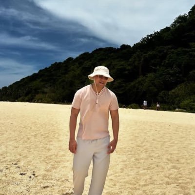 iampauljon's profile picture. 