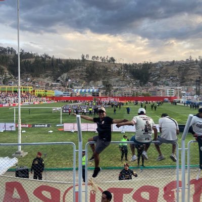 WosDennis's profile picture. ✍🏽La vida me hizo de la U y yo hice de la U mi vida. BICAMPEÓN 💛❤️