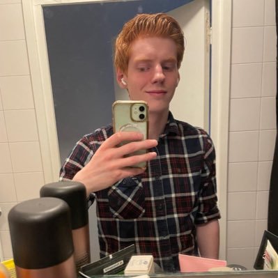 Een 26 jarige student die soms onzin tweet. Maar ook weleens nuttige dingen zegt, tweet of whatever…….