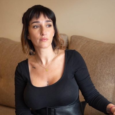 Abogada.Combatiente contra los militantes del hambre.Mamá x 5