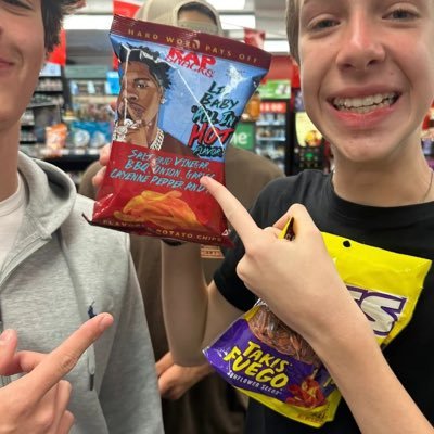 controlme111's profile picture. 🥸