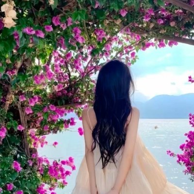 MarlynMaMarlyn's profile picture. The greatest leader is not necessarily the one who does the greatest things. He is the one that gets the people to do the greatest things.