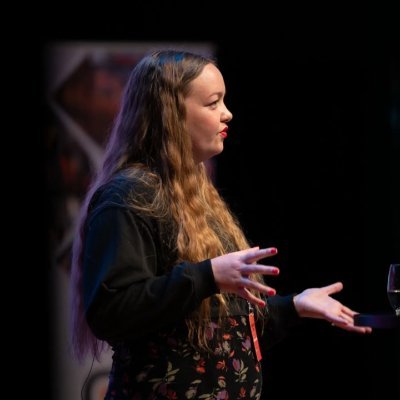 HollieBeesh's profile picture. ✨Lead Animator @LucidGamesLtd🌟

#Konsoll2021 Speaker 👩🏼‍💻 https://t.co/yO2nk0g7dz

#GDC2022 AnimMicrotalks Speaker 🙀

The Pocket Mentor for Animators🔥