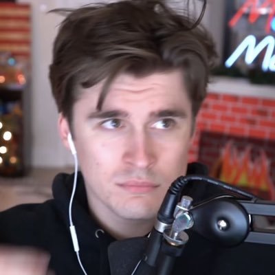 discluvr's profile picture. #mogultwt save me :: number one aimen lover :: #yardtwt