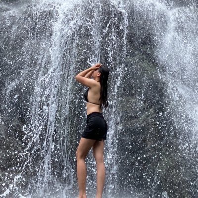 csyjeve's profile picture. 🥂