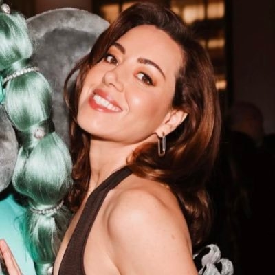 aubrvyplaza's profile picture. Weirdos rule the world. | Parody account.