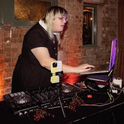 🩵🩶❣️ audhd transfem plural dj on unceded gadigal land, eora
bookings ➡️ lana@chieflysounds.com
mgmt @chieflysounds