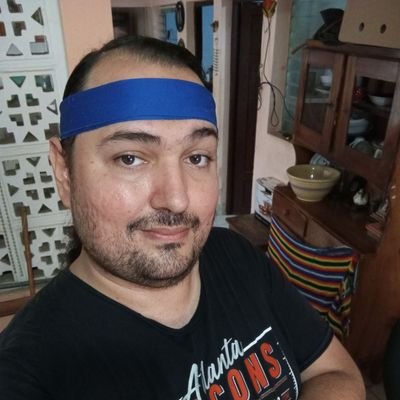 Sociable, carismático, amigable, divertido, curioso, estudioso, amante de la lectura, la literatura y la poesía, así como de ciencias lógicas y racionales etc.