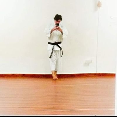 🍃Doing my things🍂
🇨🇦🇵🇦
🖤💖💜
I'm Karate fighter at Night