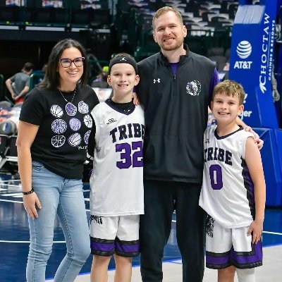 Follower of Jesus Christ, Husband to the beautiful @H_Hicks_7, Dad to Grady and Gentry, Principal @BonhamHS, Former Hoops Coach, #MFFL