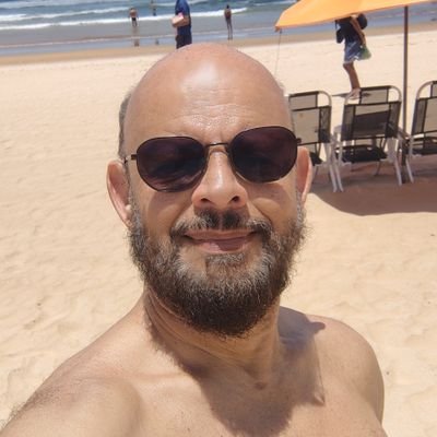 Petista e Lulista. Eu só voto em candidatos do Partido dos Trabalhadores; sou trabalhador, portanto, só o PT me representa.
