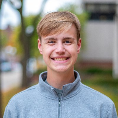 UMich ‘26 | Managing sports editor covering @umichbball and @UMichFootball for @theblockm | @wcbnsports | @BigTenPlus