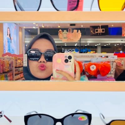 rizaazung's profile picture. ᴀᴋᴜɴ ɪɴɪ ᴅɪᴘᴇɢᴀɴɢ ᴏʟᴇʜ ᴛᴀɴɢᴀɴ ʏᴀɴɢ ᴛᴀᴋ ᴘᴇʀɴᴀʜ ᴋᴀᴜ ɢᴇɴɢɢᴀᴍ.