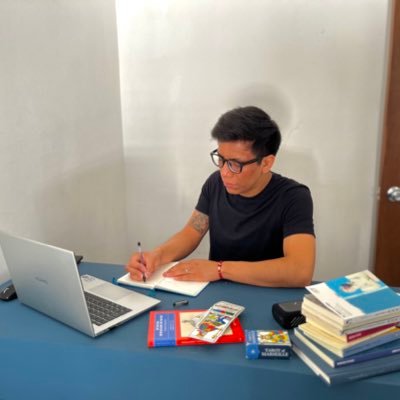 Escritor | Corrector de textos | Lector de Tarot terapéutico | Autor del libro 'Temporal', editorial B. A. Poetry. (Oaxaca, México) Consultas | Talleres 💐✨
