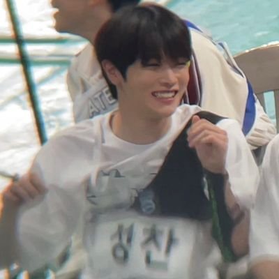 www_eee333's profile picture. 영원한 건 없다는 문장의 예외가, 우리가 됩시다.