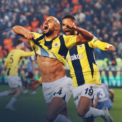 Atatürkçü bir T.C vatandaşı, Cumhuriyet sevdalısı, sosyal demokrat, sporun içinde Obradovic hayranı bir Fenerbahçe taraftarı