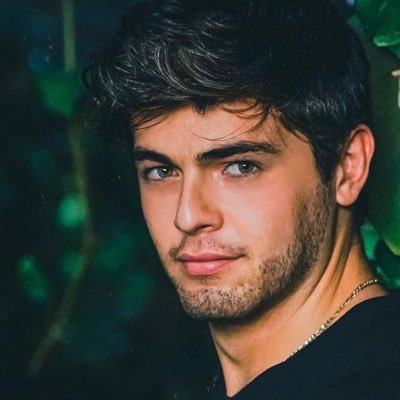 carlosmzl_'s profile picture. 