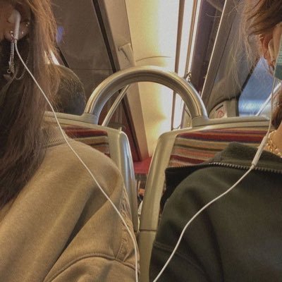 melodyboems's profile picture. ✩♬ ₊˚.🎧⋆☾⋆⁺₊✧ melody_subeom 🍃🌧️🪐 Dedicated for voting and fan-girling only