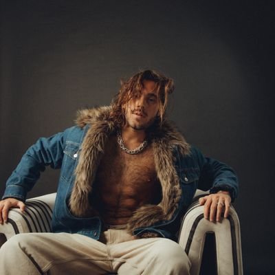 Swedish / Italian Singer/Songwriter/Producer.
'PINK VELVET THEATRE' OUT NOW !!