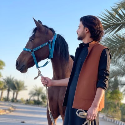 اشتكي لك غربتي ولا ضياع سنيني./ طُآرقٌ آلُِصيآدِ
