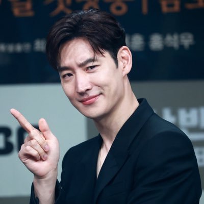 krom41235368800's profile picture. 最近Lee jehoon沼にはまりました！沼にはまってひたすらイジェフンツイにいいねしまくる気持ち悪い垢です。無言フォローもしまくります！hoonistの皆様よろしくお願いいたします！🙇‍♀️ 💚Fan account💚