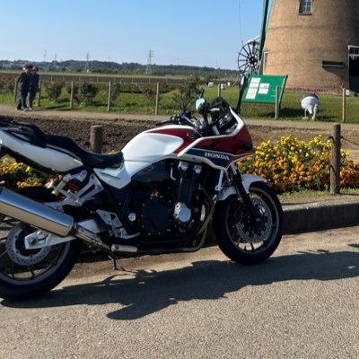 mana0x0mana_a's profile picture. バイク&車よりの、なんでも呟く垢！！バイクの知識全くありません🤪ツーリングのお誘いは有難いですが、現在はソロ又は夫婦で楽しんでます。 #釣り #ドライブ #道の駅 #御朱印 #夫婦ライダー #夫婦ツーリング #CB1300SB #R1200RS #デリカD5 旦那→@HIRO_0122PON