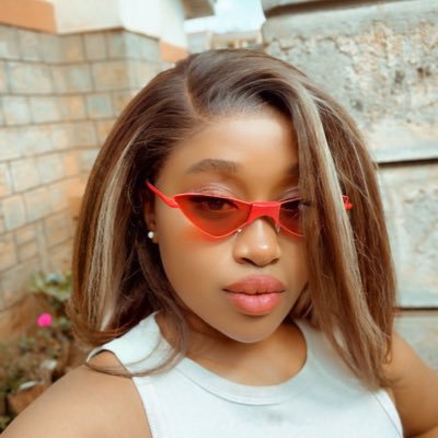 🖤🇰🇪
A Creative Designer
When the mods aren't moding...
Let's get human on Clubhouse👇hit the link