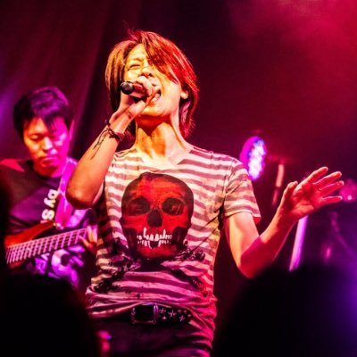B’zのコピーバンドBuuuu'z(ブーズ)のボーカル担当。 B’zを愛しているたくさんの人達と繋がりたいです。良かったらフォローお願いします! broフォロバ率178% 【LIVE動画】https://t.co/VugKvTBtNm