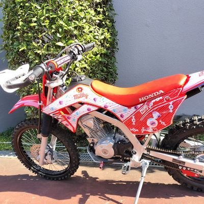 onGreen11's profile picture. WEX-East🥳➕️CGC➕️ミニぱに（ゆるいヤツ)参戦中🔥　練習場所は🐒ヶ島

CRF125F自作デカールmilky号で出場と転倒と打撲の痕跡だけを残してます。HEDは撮る📷️専‼️…だった筈ががが😅
左足首→左手首→右手指の3連骨折🦴で己の力量を悟った根性ナシ😌✌
無言フォロー失礼シマス🫡