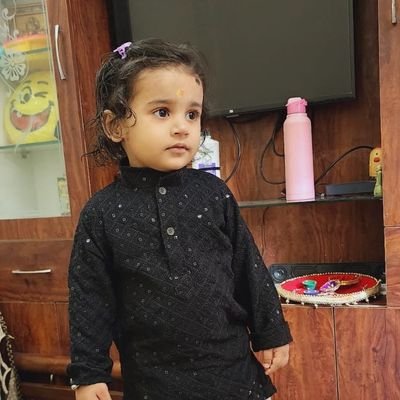 ना गिन कर देता है ना तोल कर देता है
जब भी मेरा भुला देता है दिल खोल कर देता है।।
हर हर महादेव